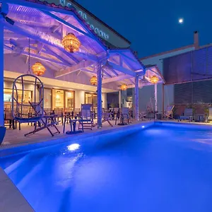 2* Aparthotel Adonis