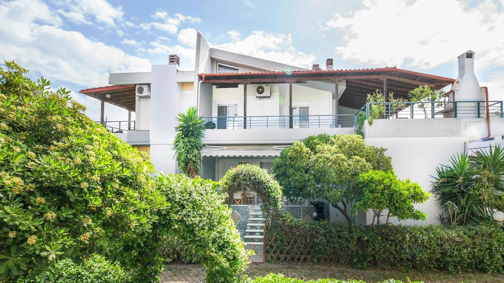V House Pefkochori Villa