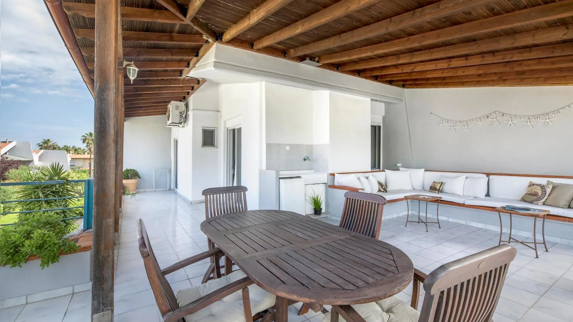 V House Pefkochori Villa